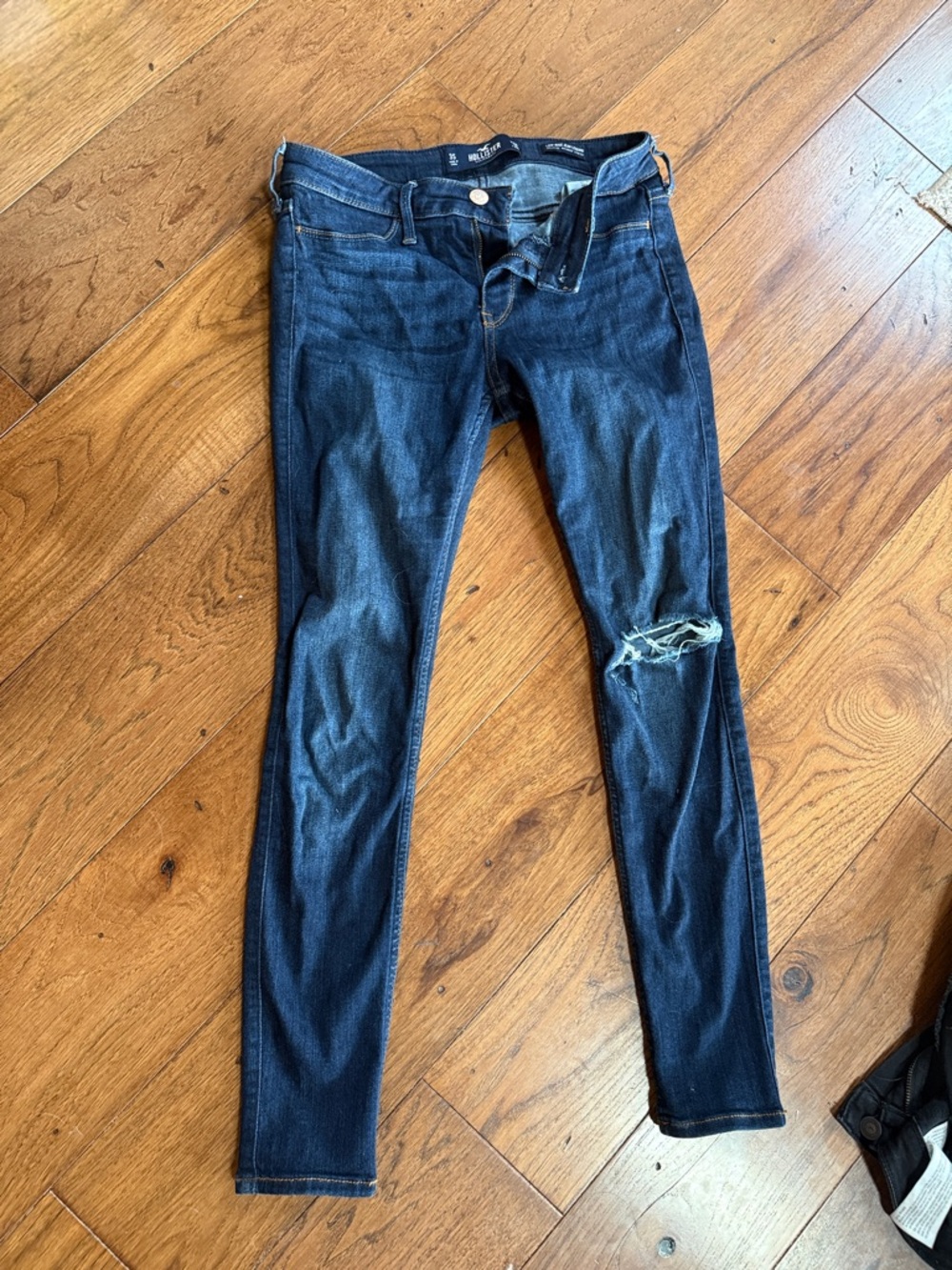 Hollister Dark Blue Distressed Women's Skinny Jeans 3s